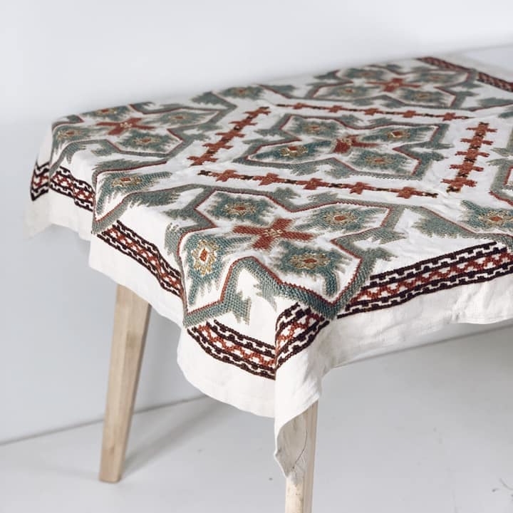 Скатертина квадратна мала вишивка вінтаж TT-094