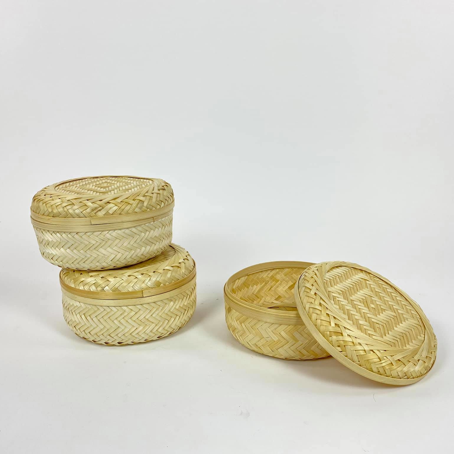 Кошик плетений круглий з кришкою бамбук BA-142