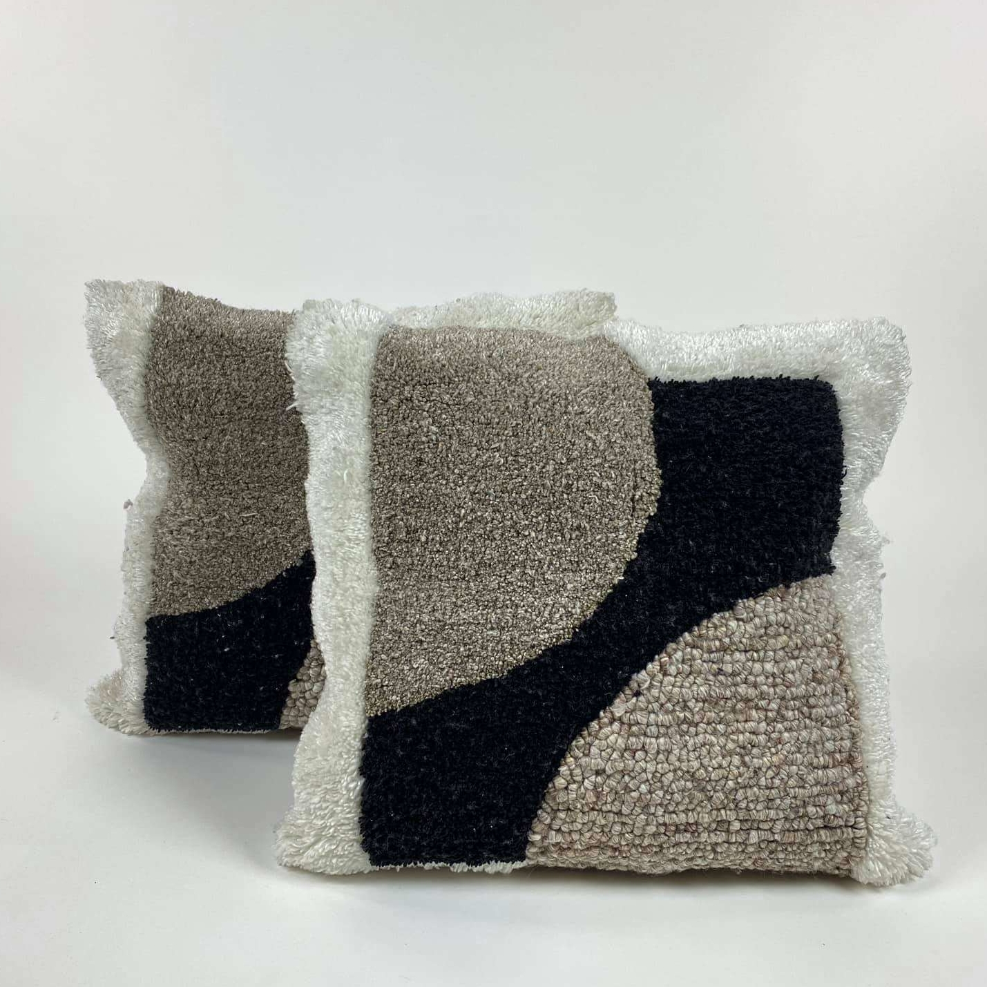 Подушка декоративна Абстракція беж/чорний штучне хутро PW-391