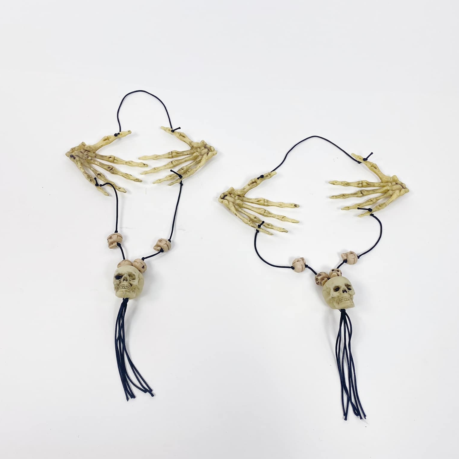 Прикраси з черепами пластик 2