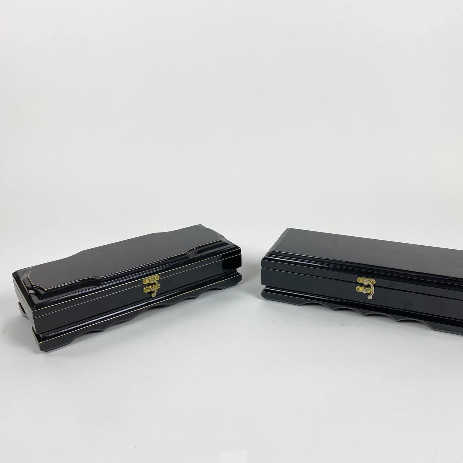 Шкатулка чорна дерево вінтаж BX-115