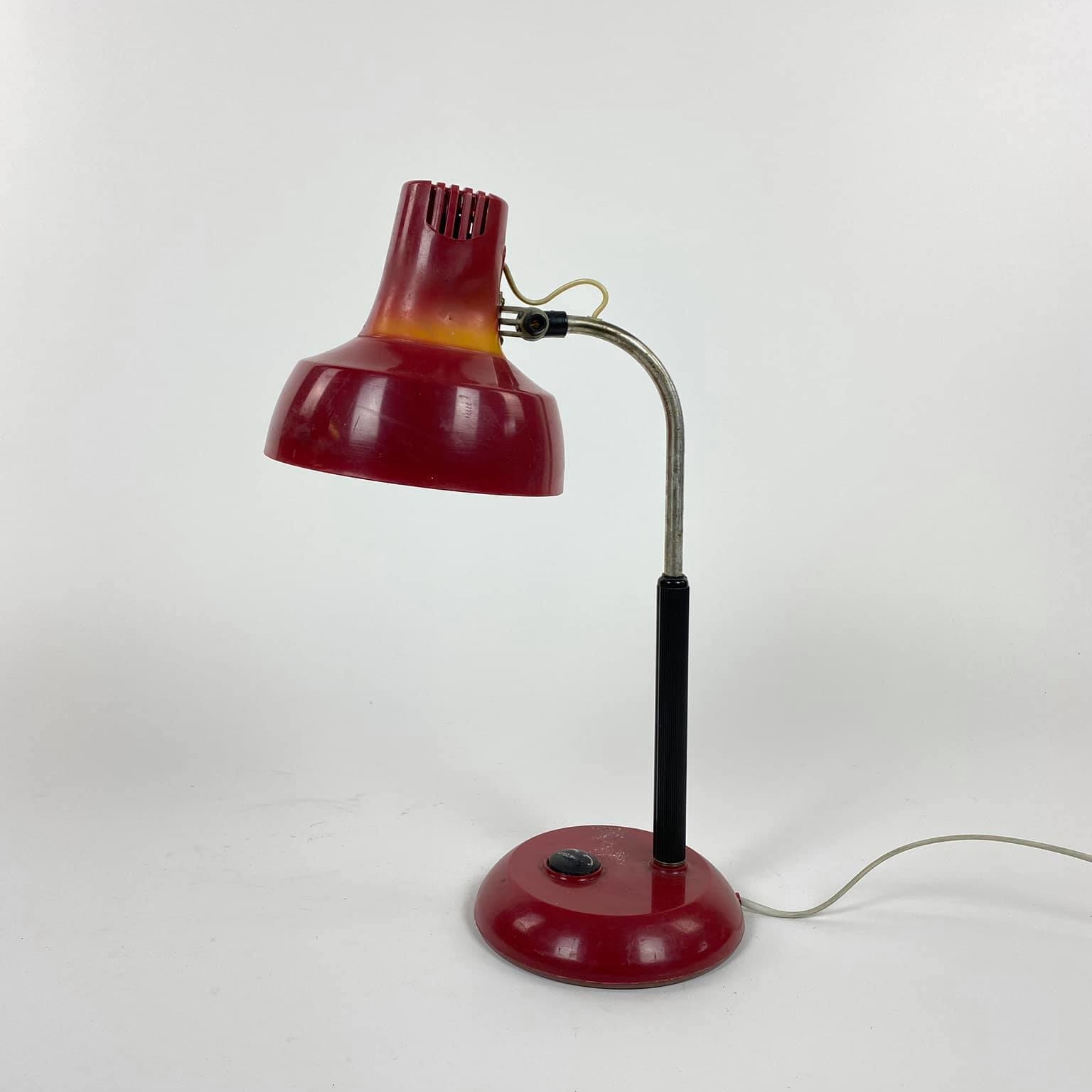 Лампа настільна офісна червона пластик LT-247