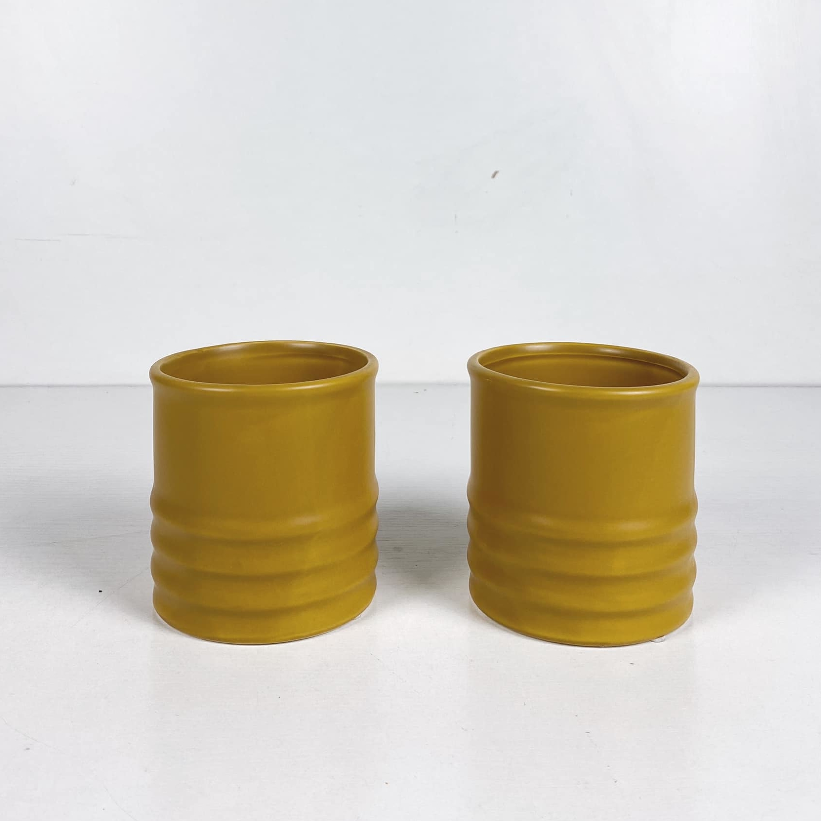 Кашпо жовте кераміка рельєф