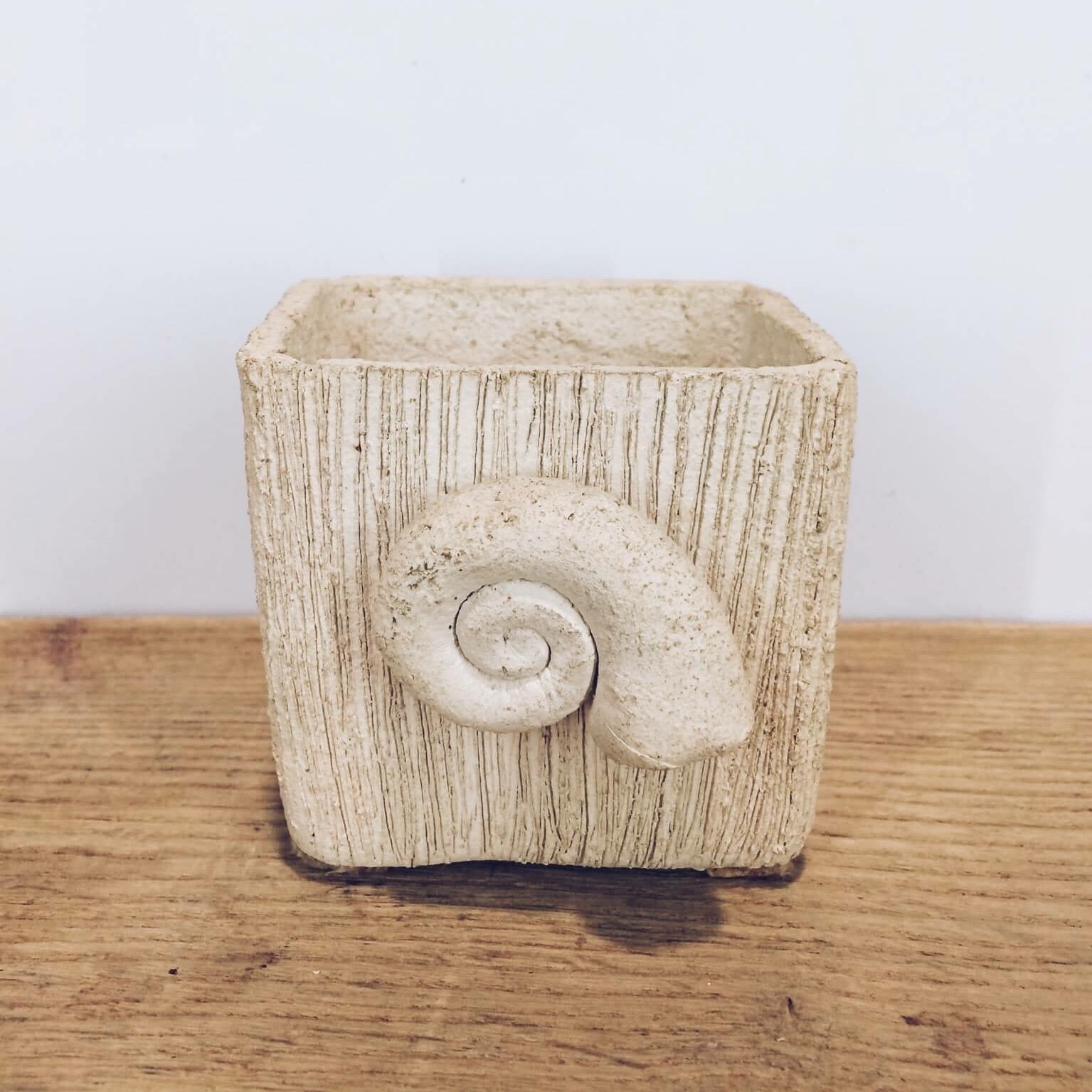 Кашпо мале з равликом беж кераміка