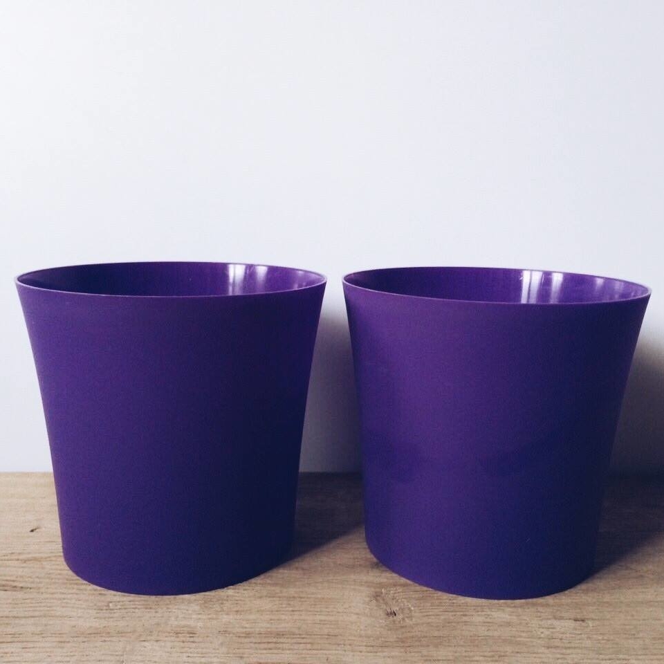 Кашпо фіолетове пластик