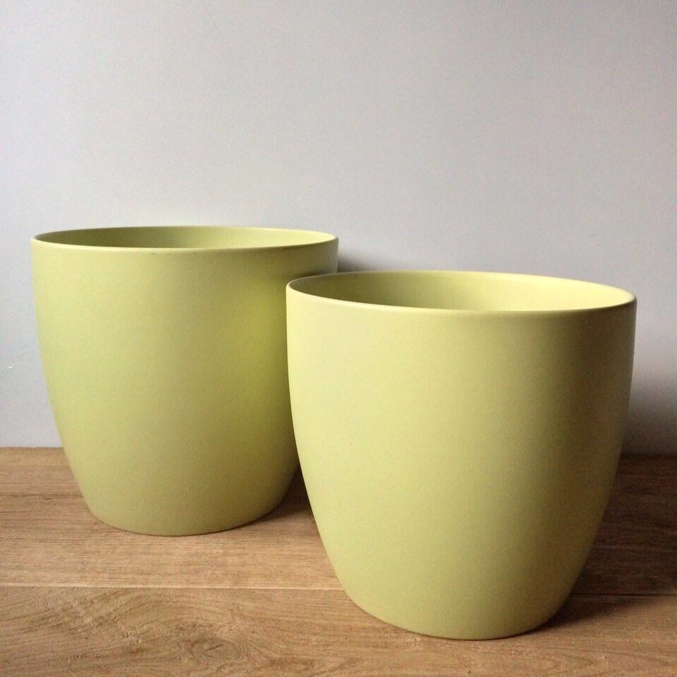 Кашпо блідо-салатове мат кераміка
