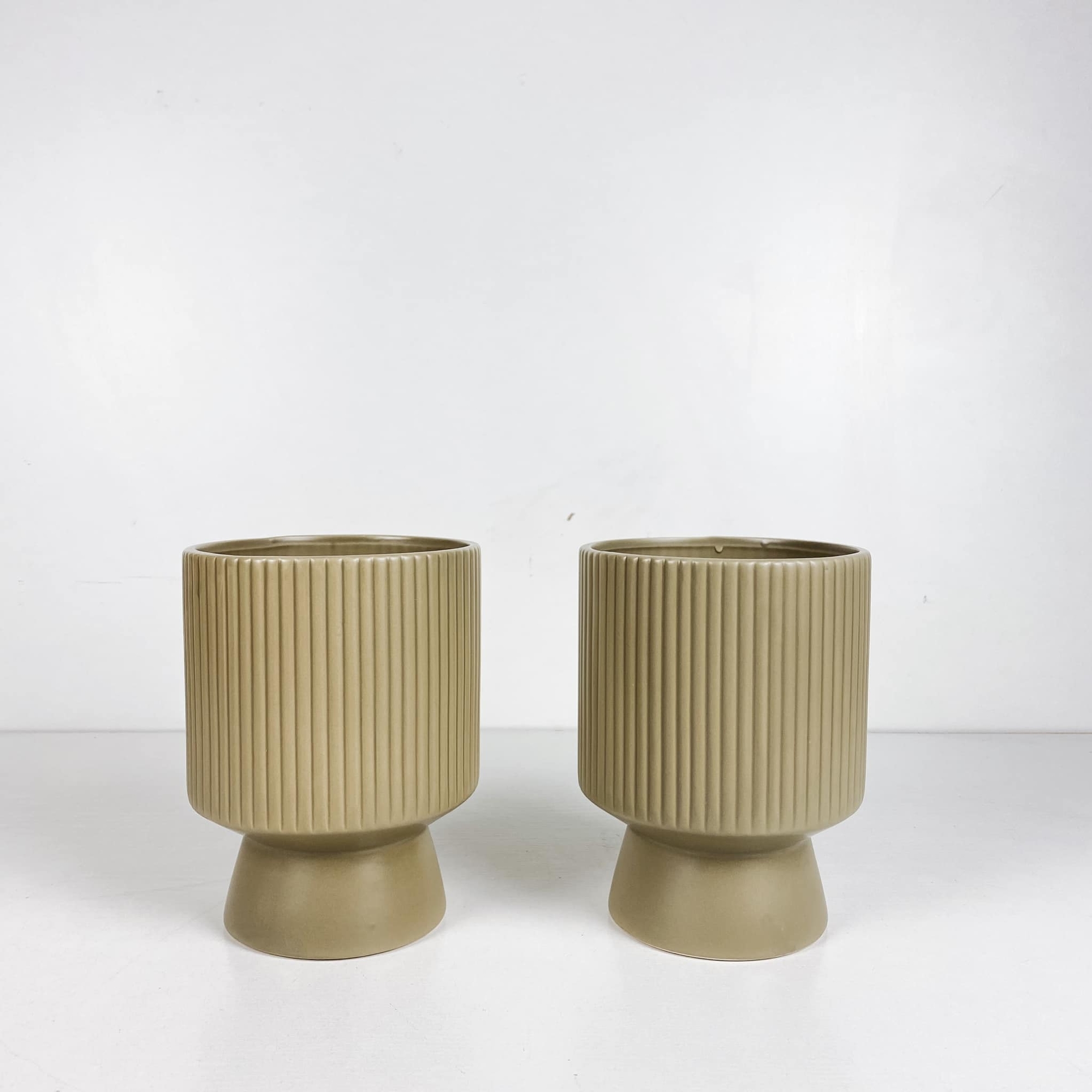 Кашпо беж рельєф кераміка