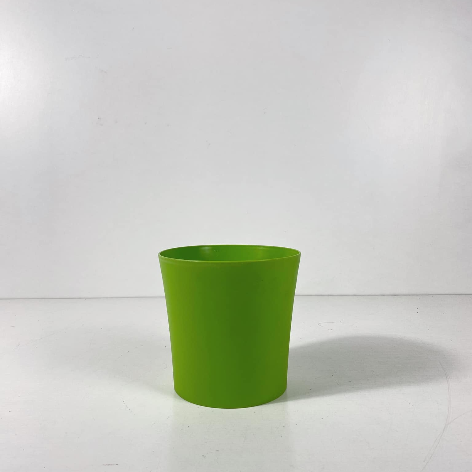 Кашпо яскраво-зелене пластик