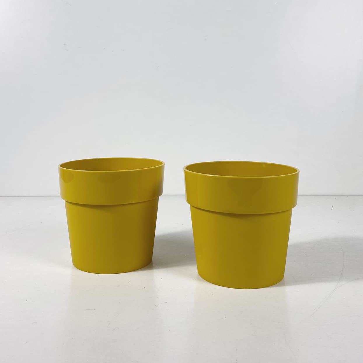 Кашпо з широким обідком охра