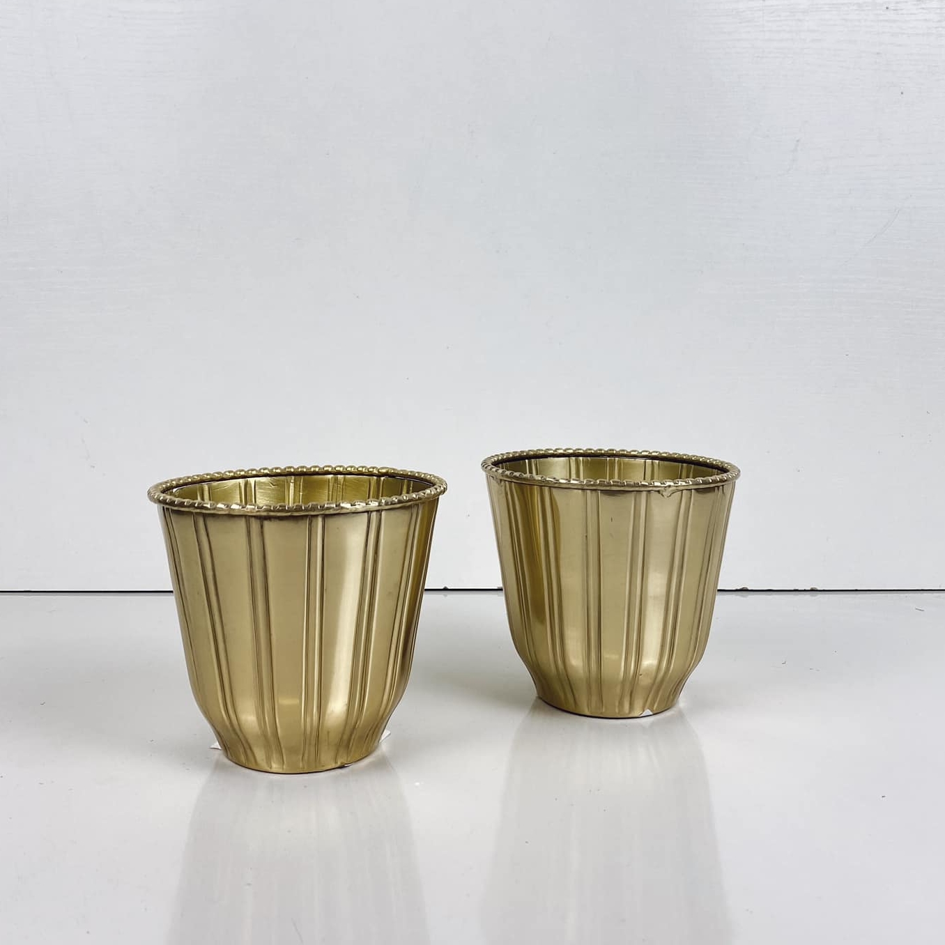 Кашпо рельєфні смуги золото метал