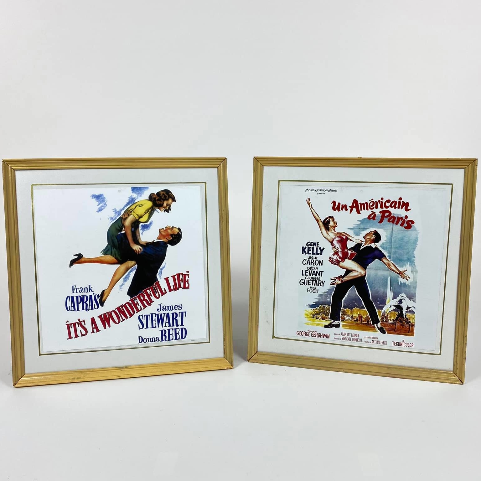 Постер малий квадратний у рамкі з паспарту серія "Старе кіно" AR-826