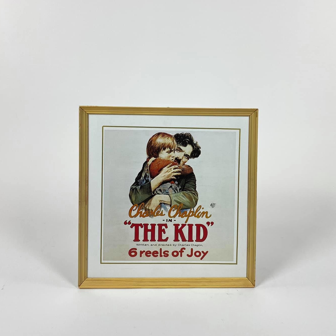 Постер малий квадратний у рамкі з паспарту серія "Старе кіно" AR-827