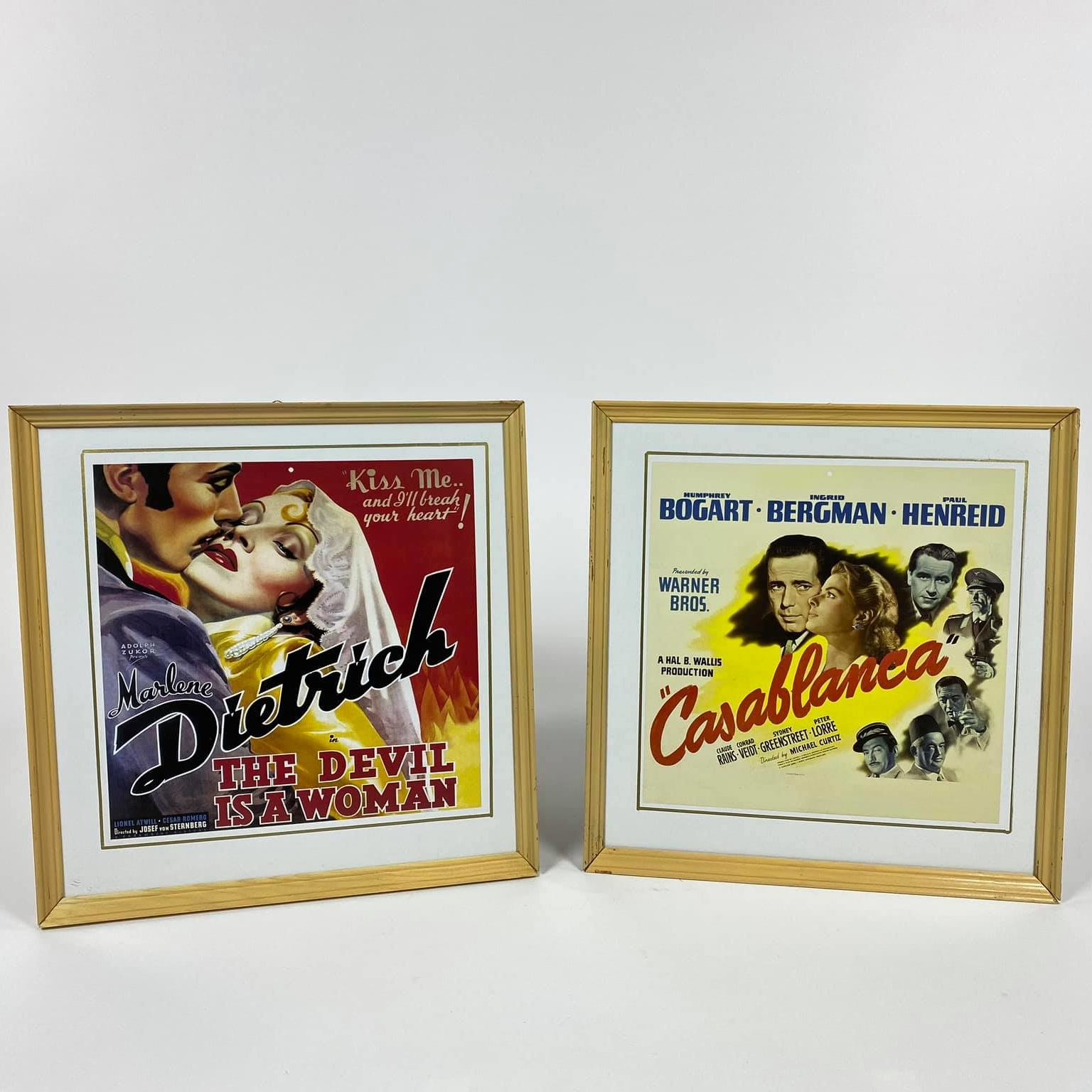 Постер малий квадратний у рамкі з паспарту серія "Старе кіно" AR-829