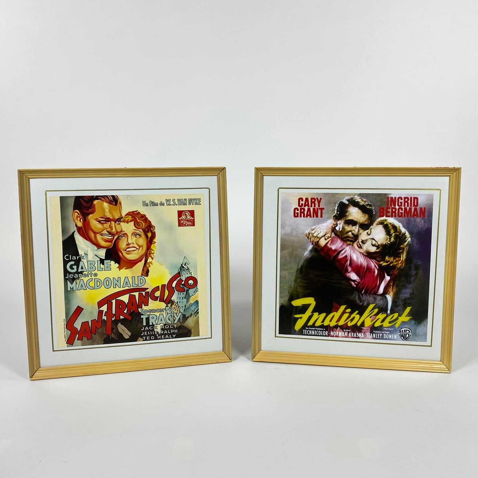 Постер малий квадратний у рамкі з паспарту серія "Старе кіно" AR-830