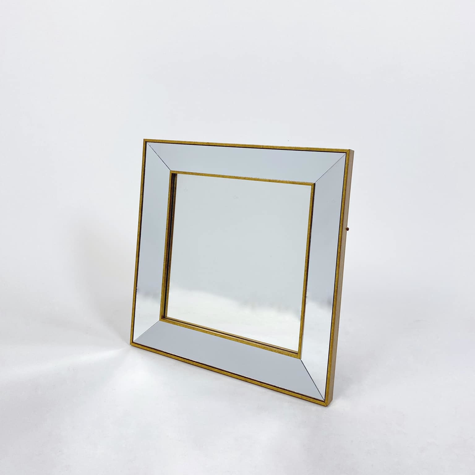 Дзеркало квадратне з дзеркальною рамкою золото MR-034