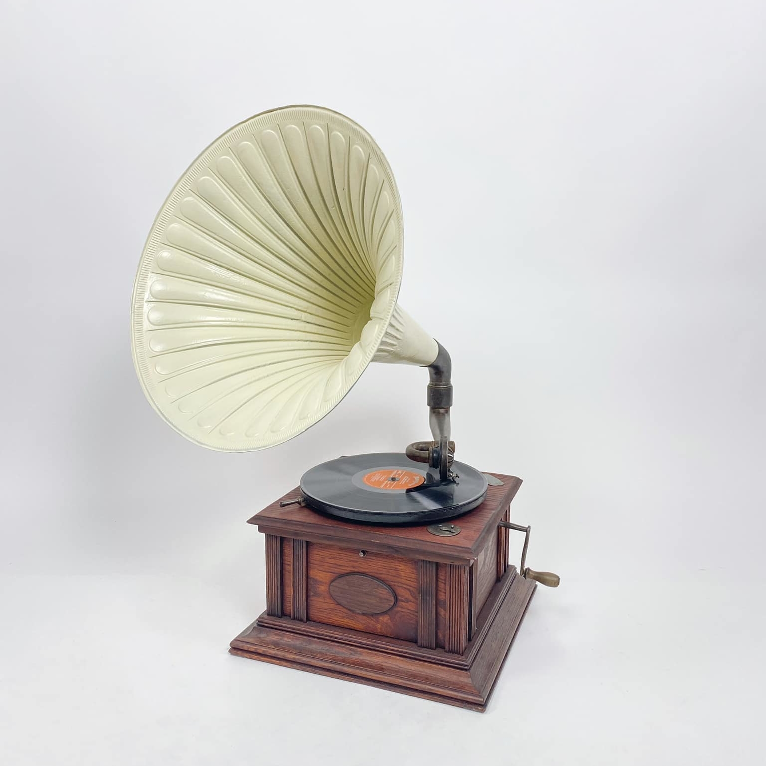 Грамофон квадратний труба емаль крем вінтаж AU-059