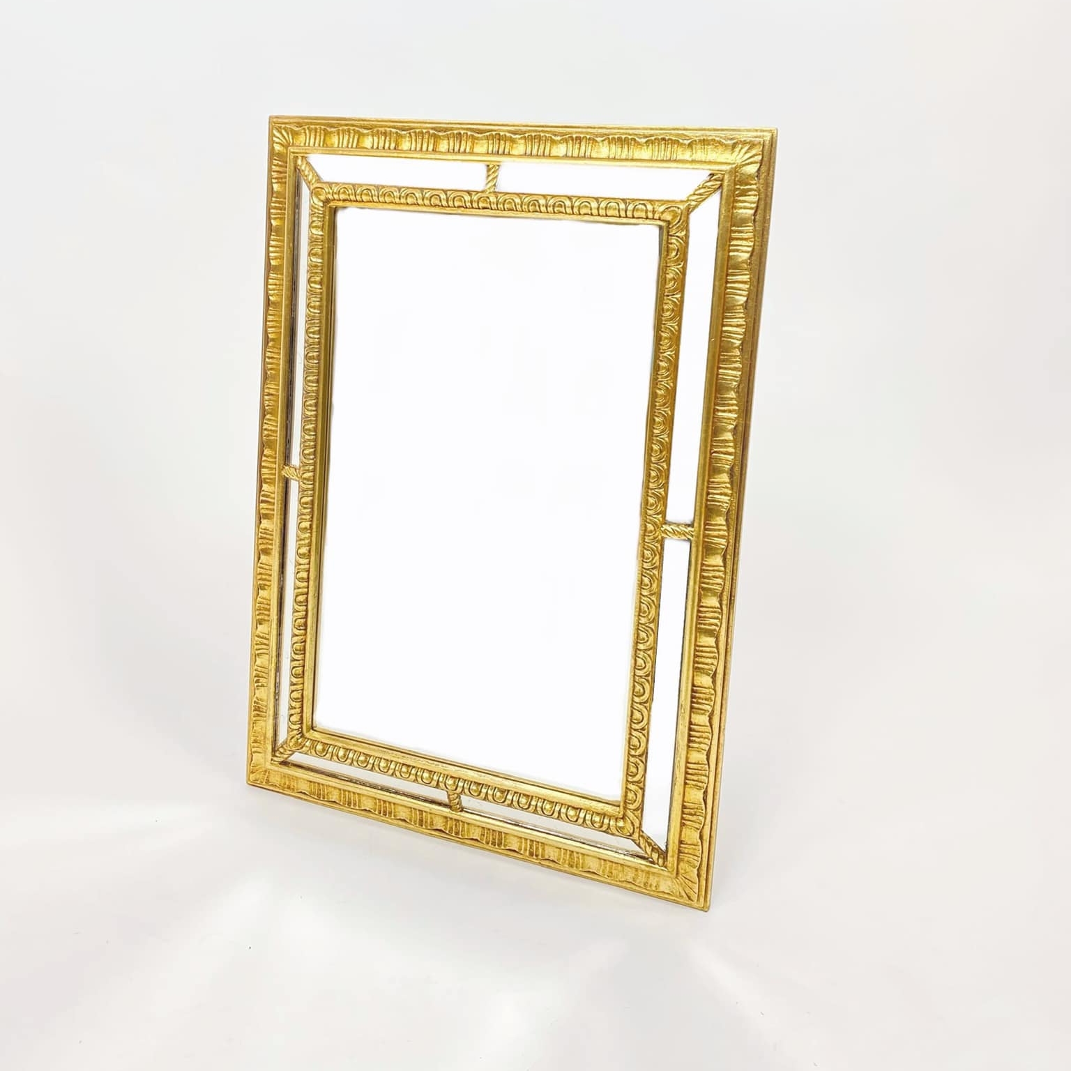 Дзеркало настінне прямокутне у рамі золото вінтаж MR-039