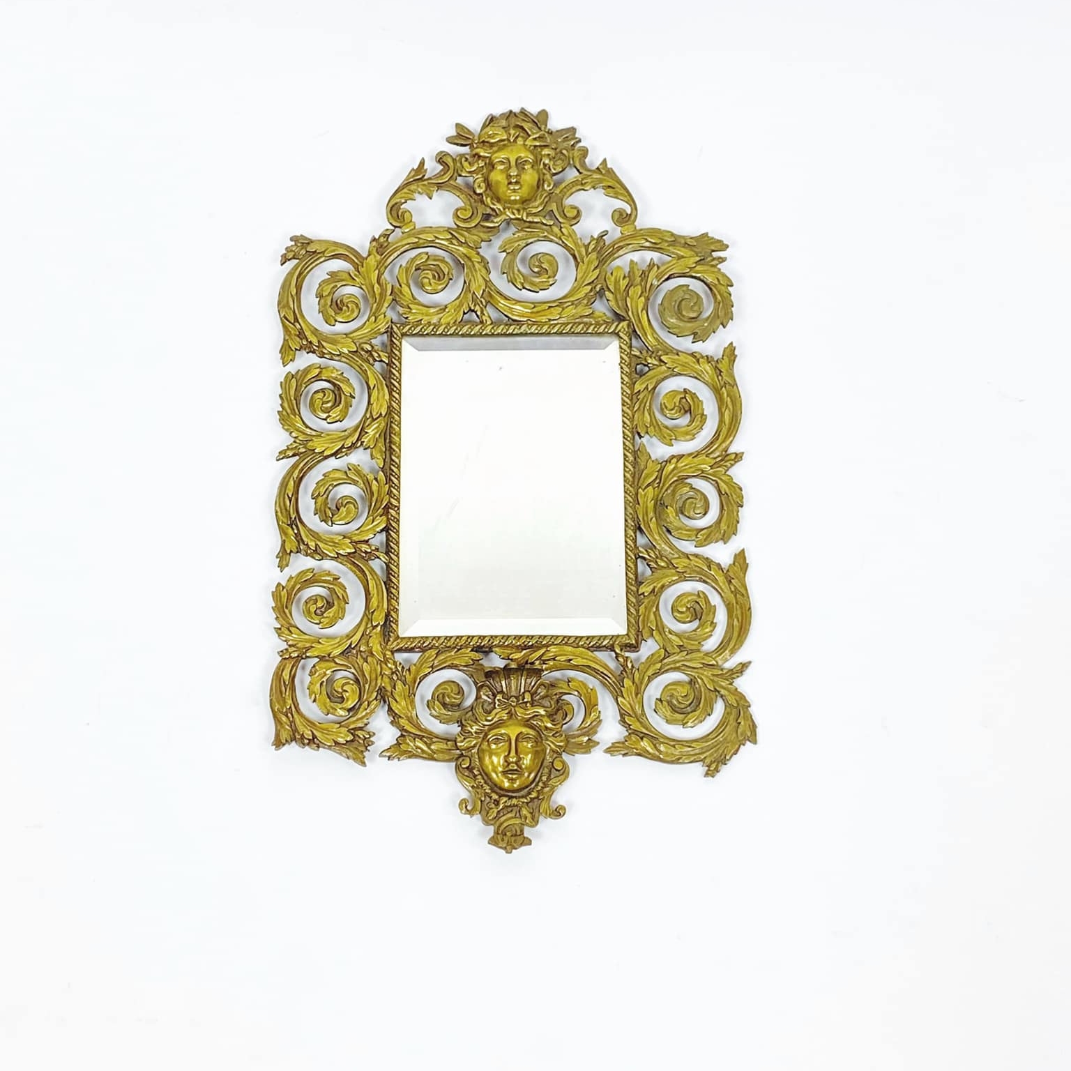 Дзеркало настінне в ажурній рамі золото вінтаж MR-042