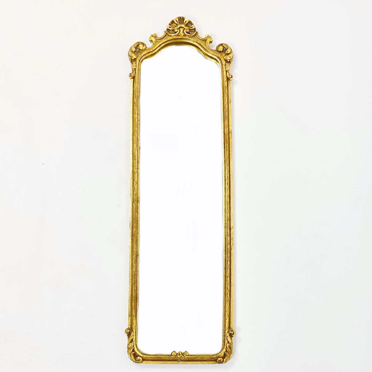 Дзеркало настінне в рельєфній рамі золото вінтаж MR-043