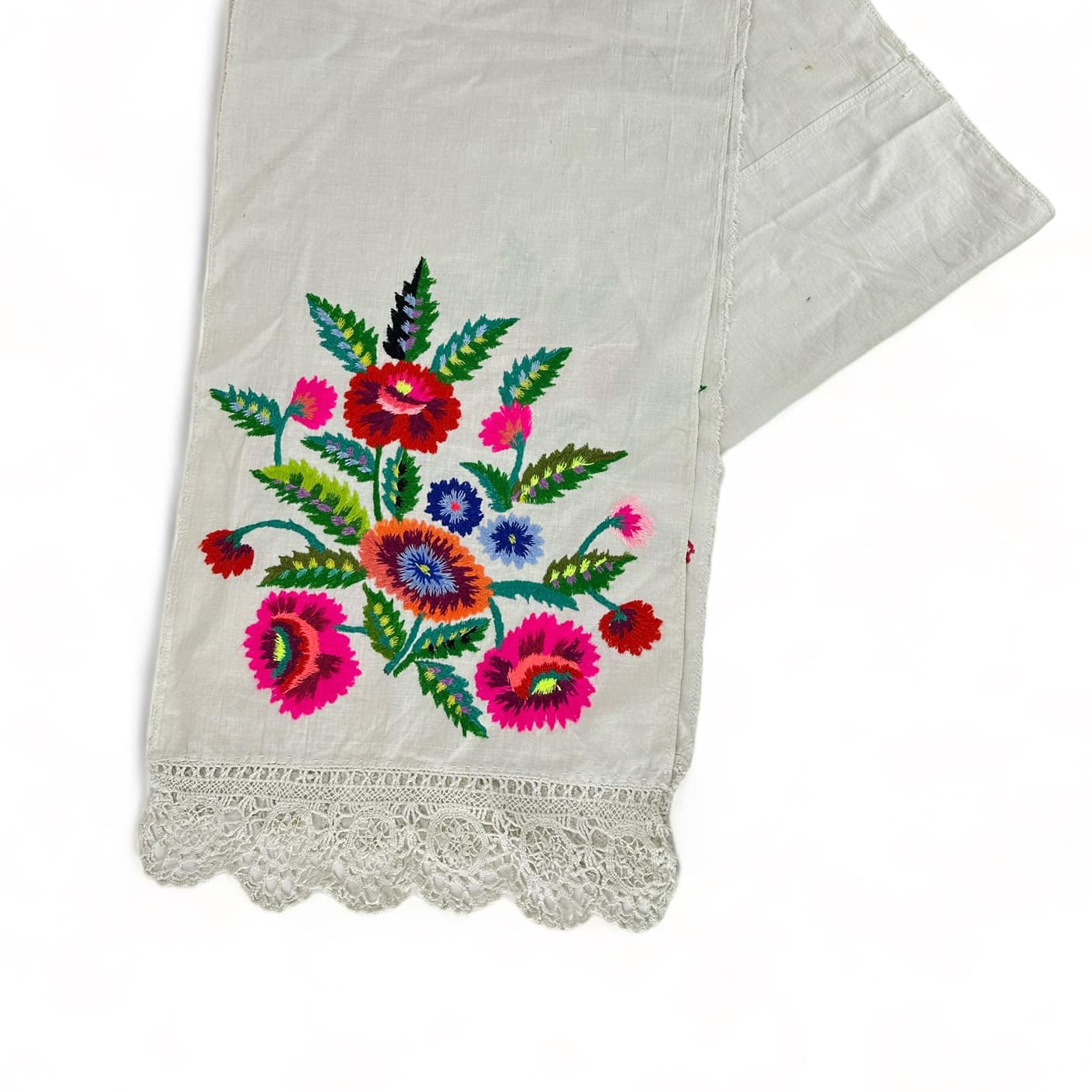 Рушник вишитий Квіти з в'язаним мереживом етно вінтаж TT-101