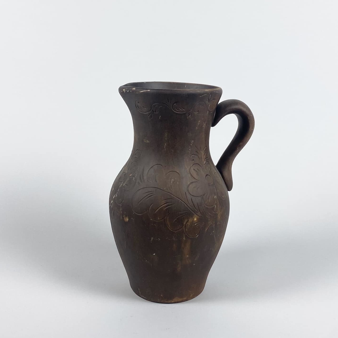 Глечик коричневий з рельєфним декором етно кераміка EN-058