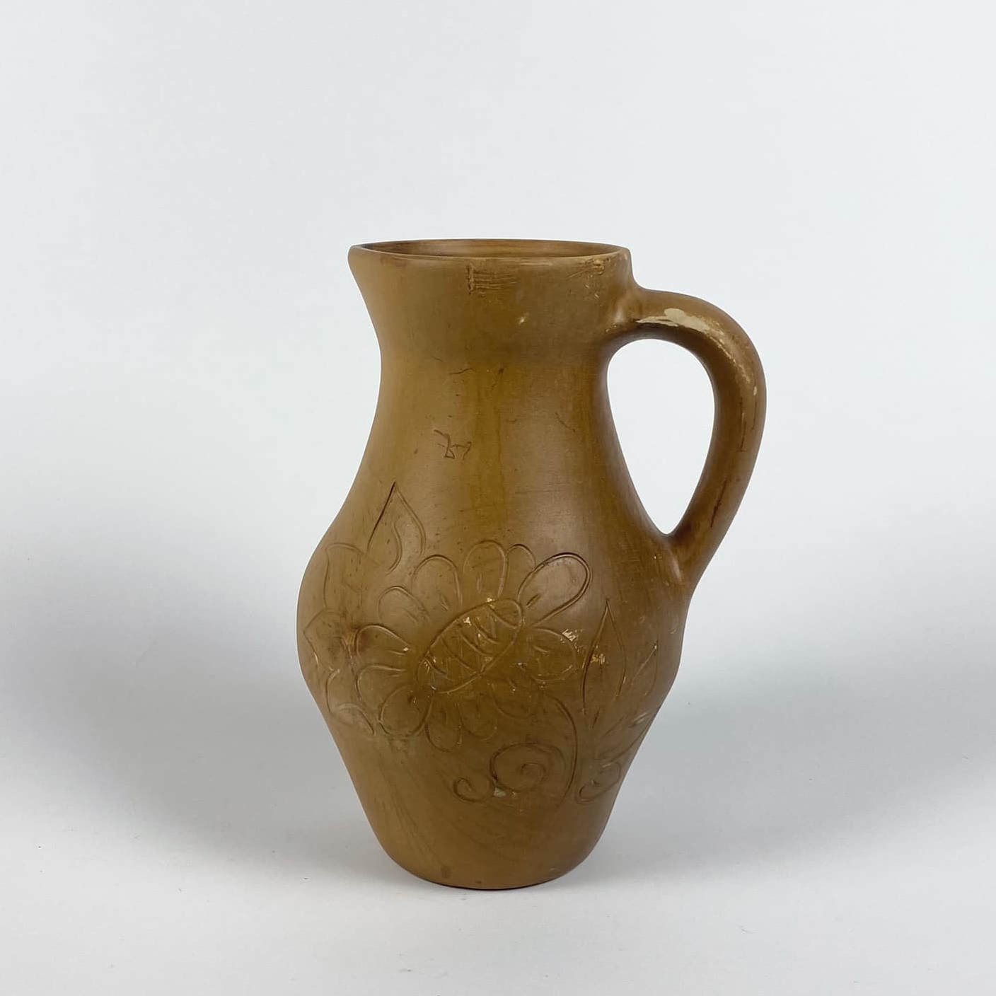 Глечик коричневий з рельєфним декором етно кераміка EN-061