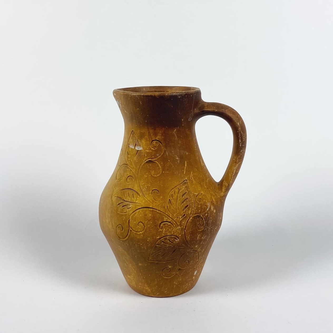 Глечик коричневий з рельєфним декором етно кераміка EN-063