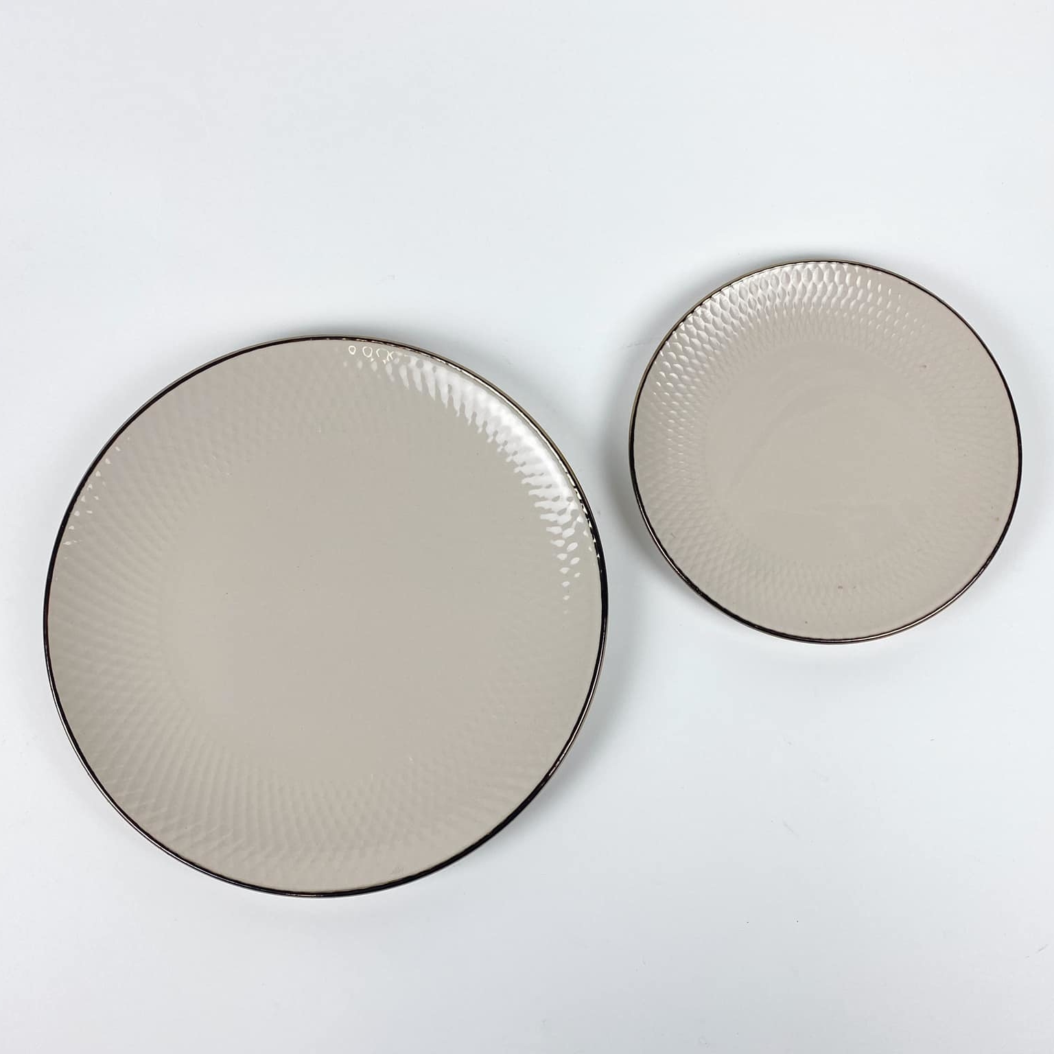 Тарілка обідня рельєф беж/золото PP-108