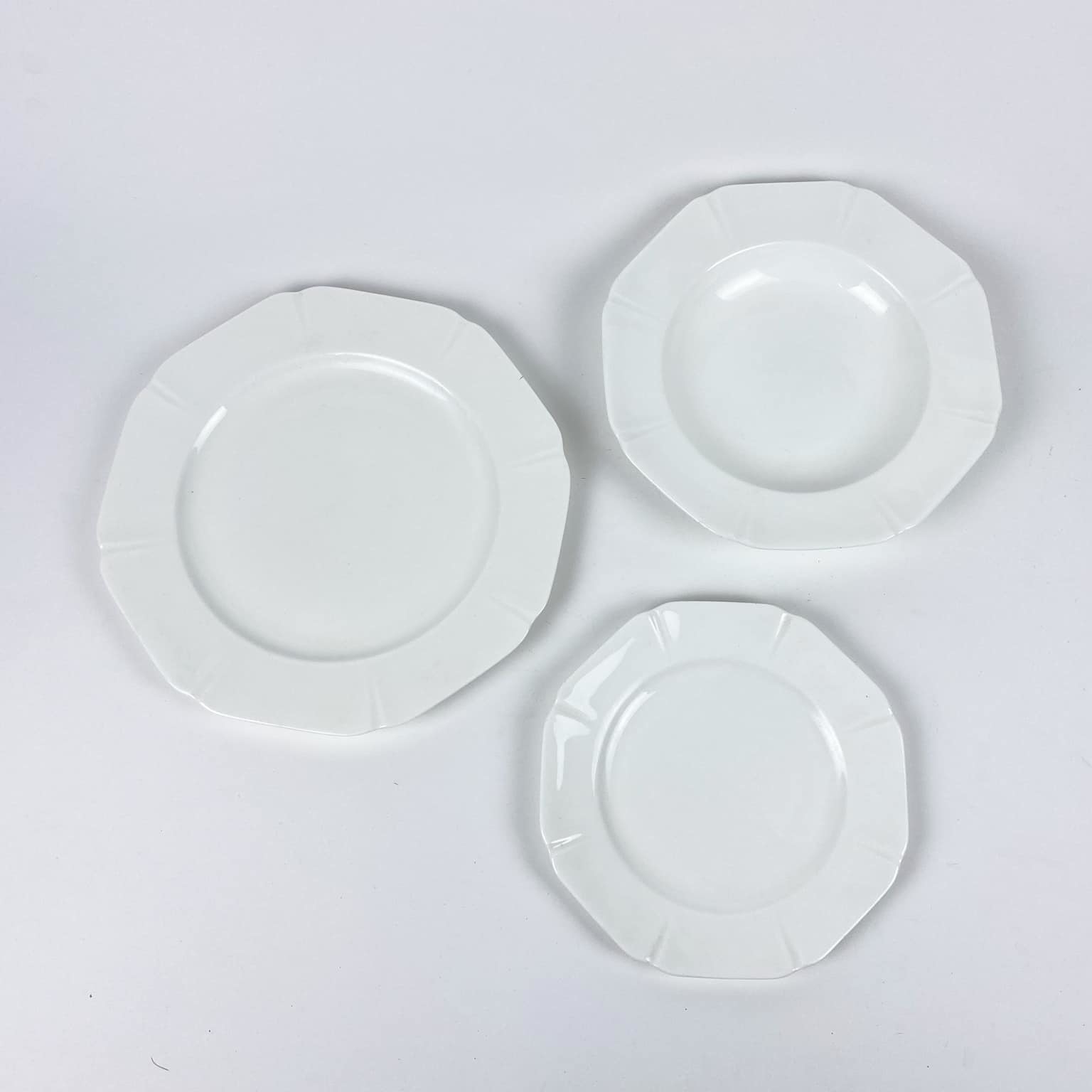 Тарілка обідня/супова біла фігурний край PP-127