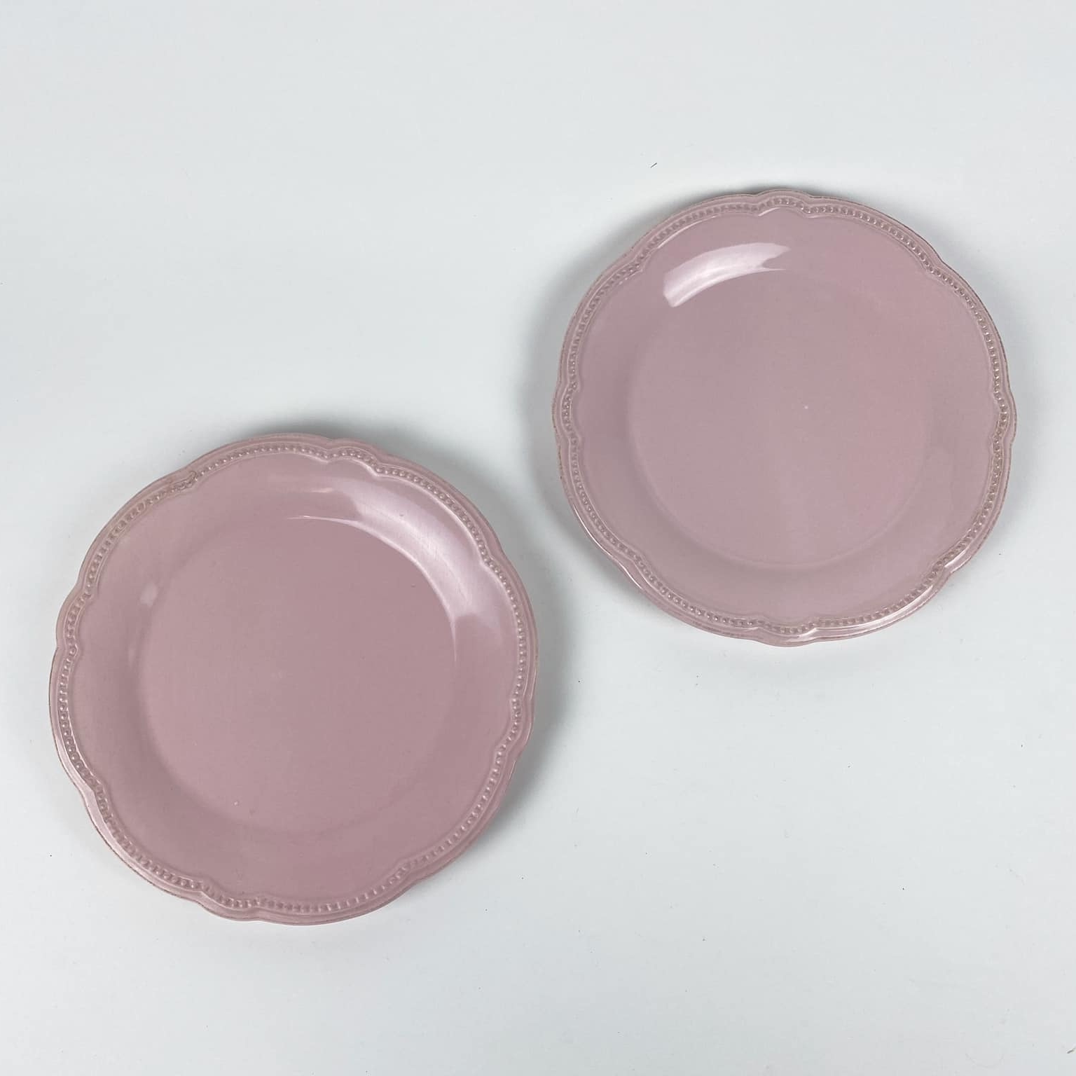 Тарілка обідня рожева фігурний край з рельєфом PP-134