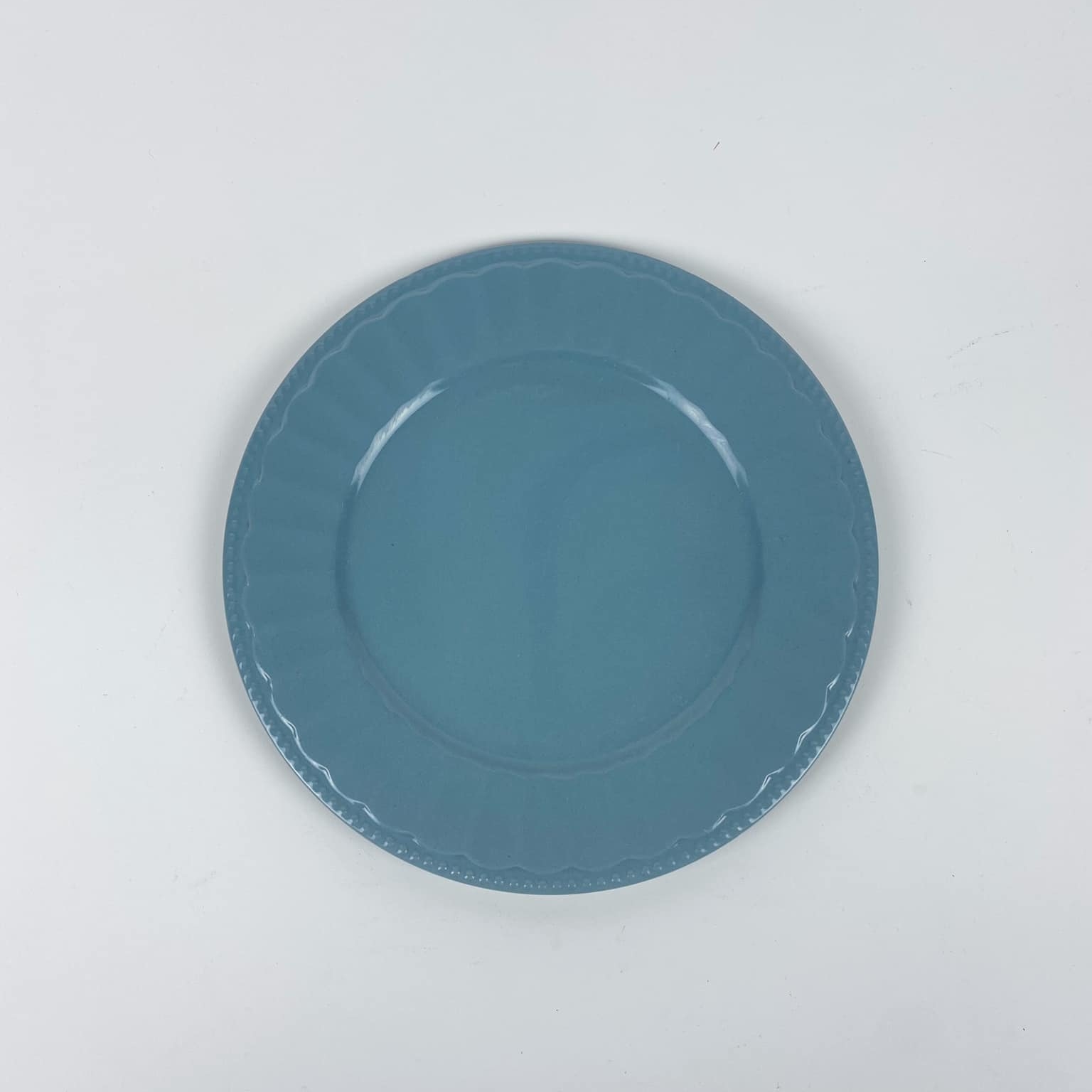 Тарілка з рельєфним декором блакитна PP-136