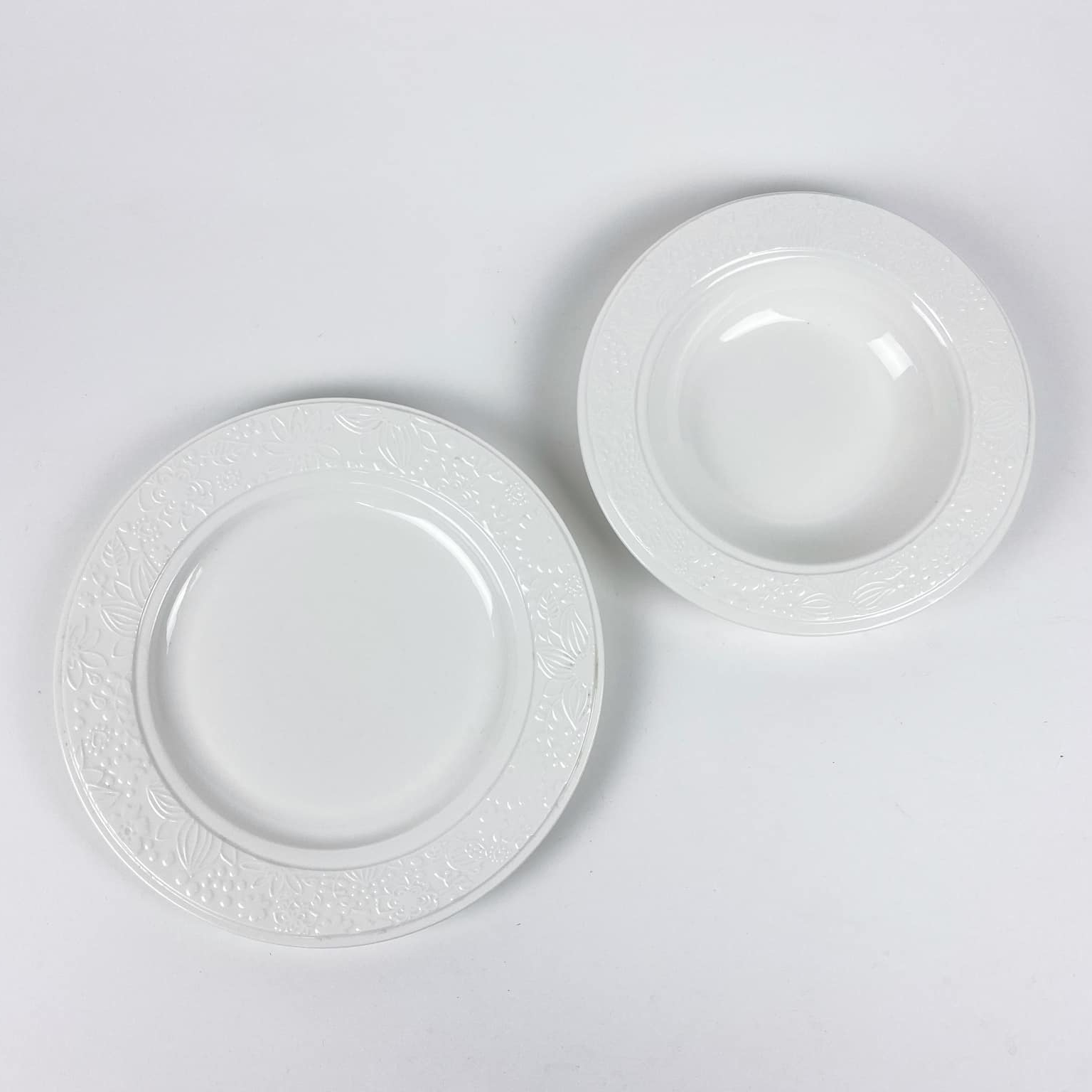 Тарілка обідня/супова біла рельєфний край PP-142