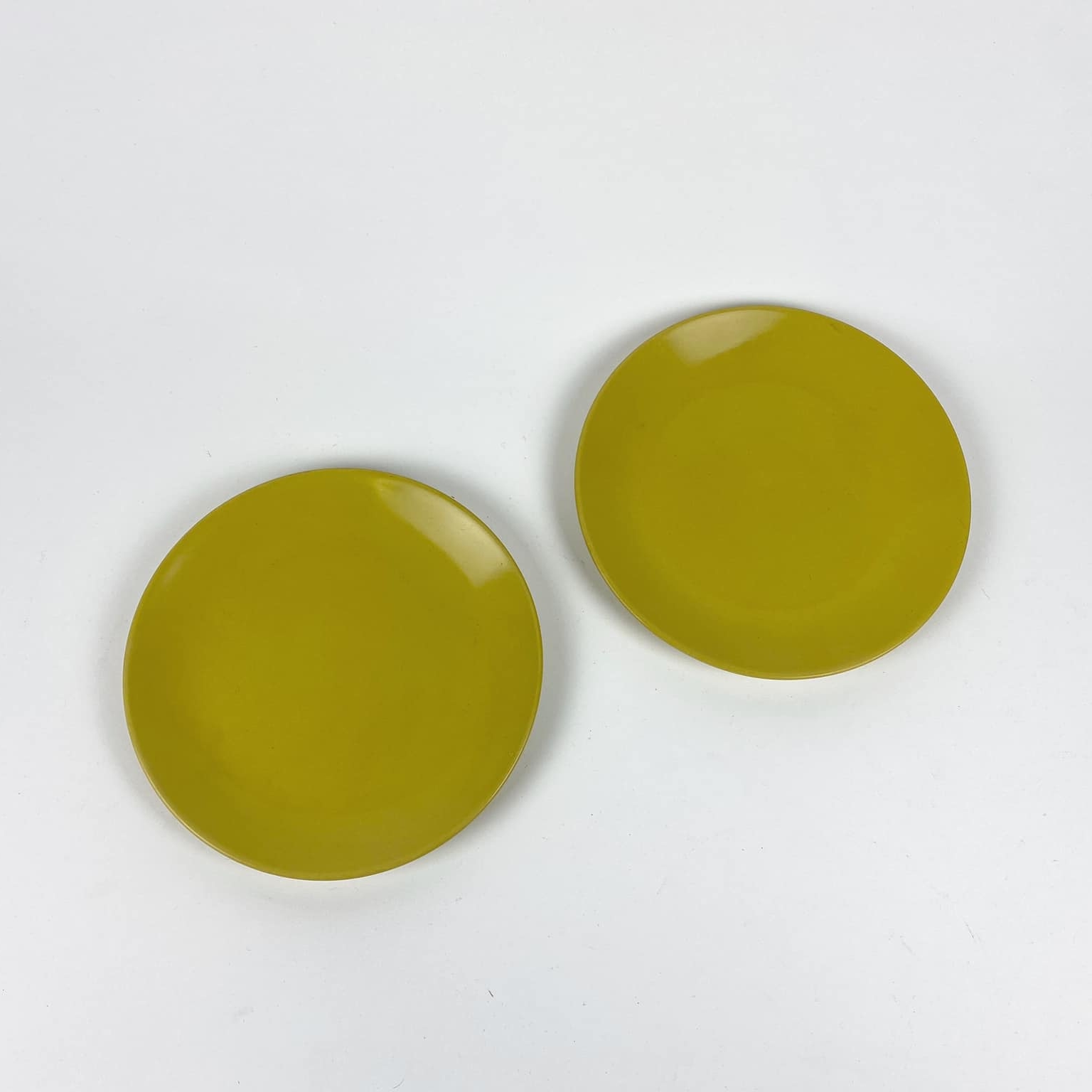 Тарілка обідня кольору гірчиці PP-177