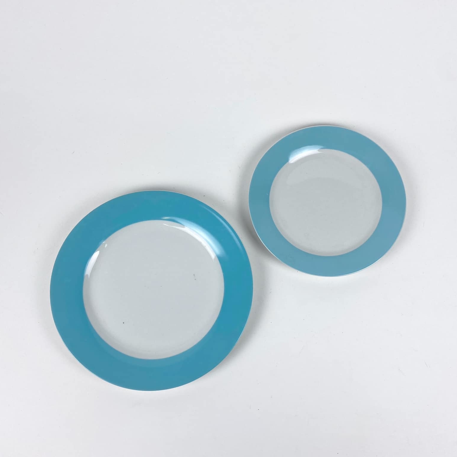 Тарілка обідня широкий блакитний обідок PP-182