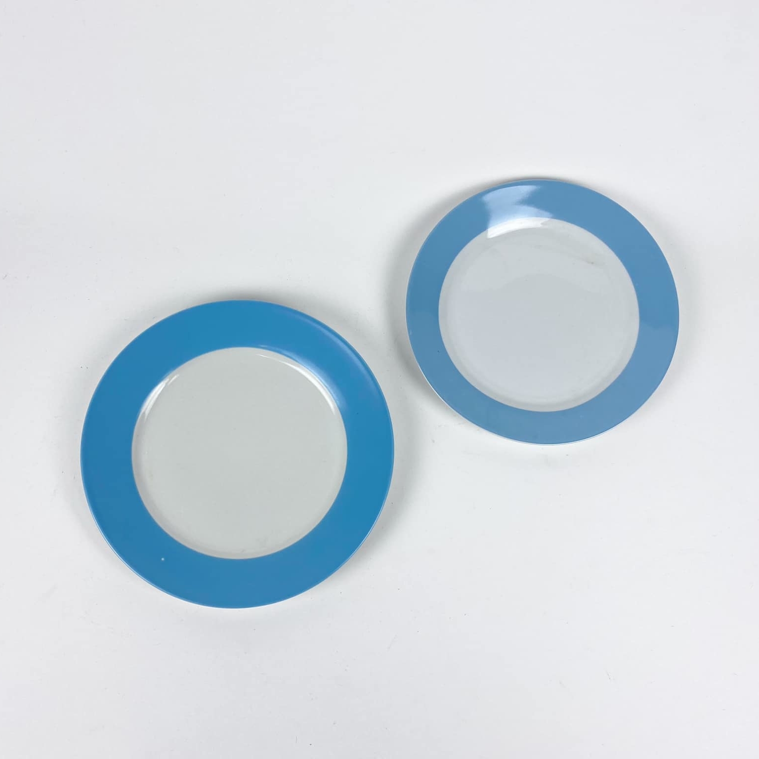 Тарілка обідня широкий блакитний обідок PP-183