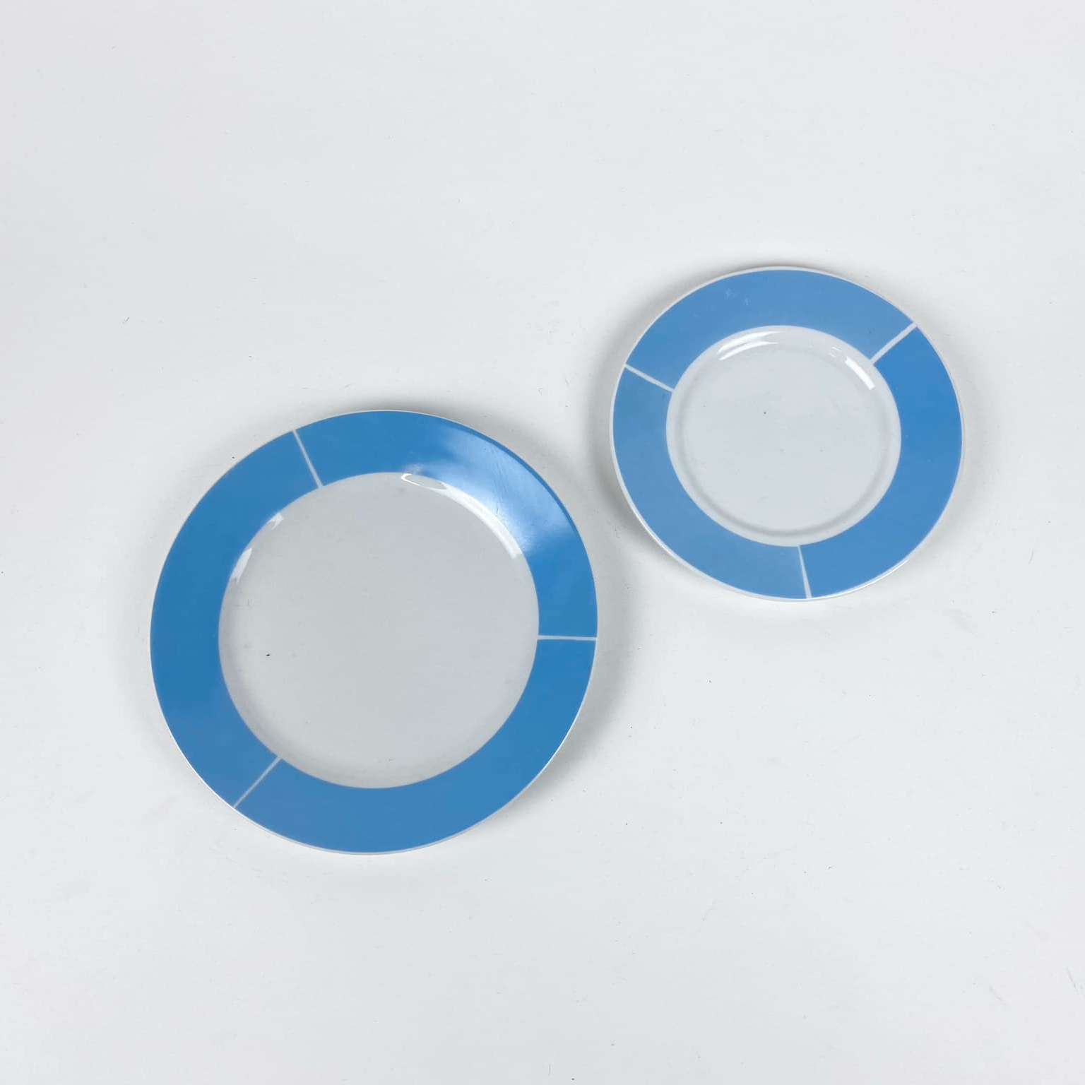 Тарілка обідня широкий блакитний обідок PP-184