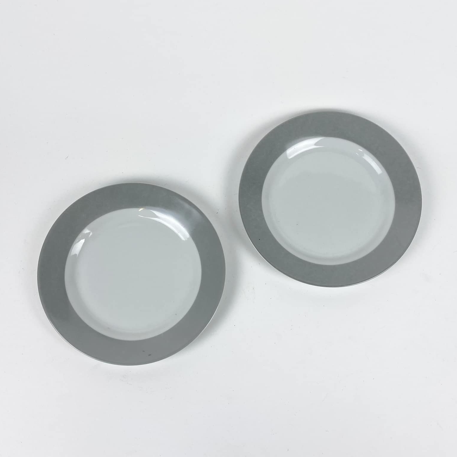 Тарілка обідня т-сірий широкий обідок PP-188