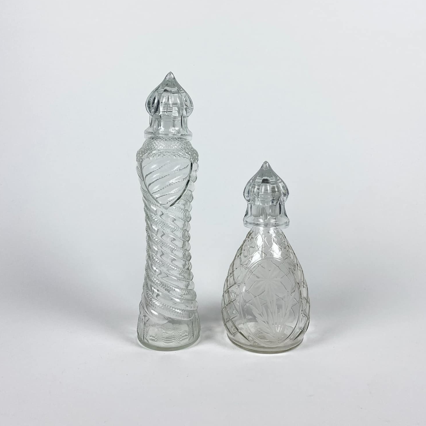 Графин фігурний рельєфний прозоре скло KF-070