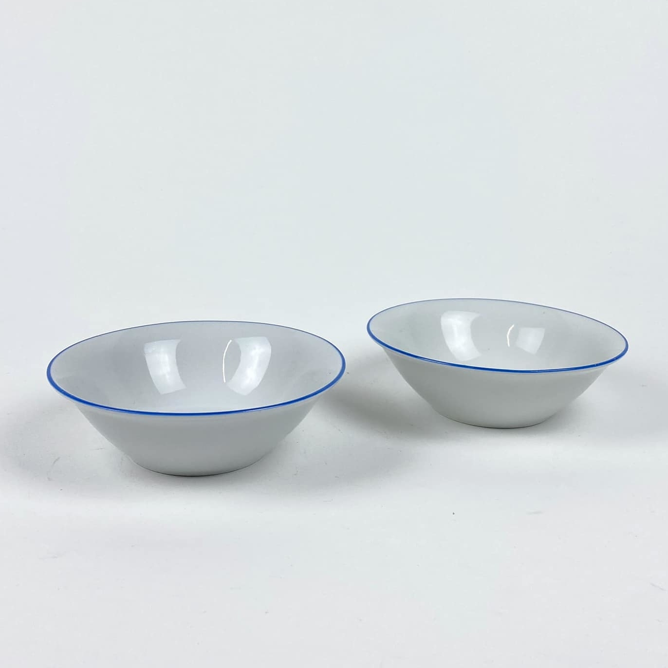 Миска біла з синім обідком  PP-234