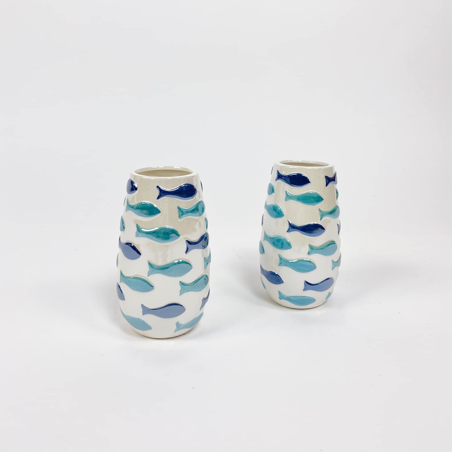 Ваза біла блакитні риби кераміка VA-415