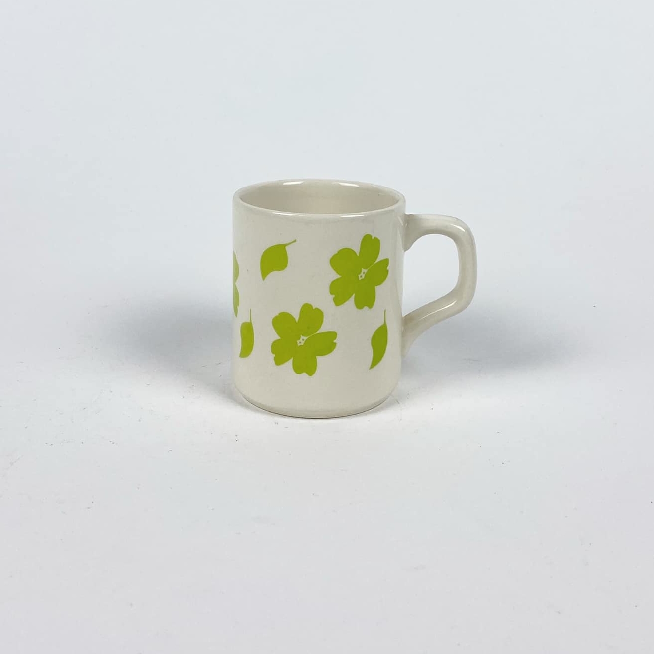 Чашка біло-салатова Квіти кераміка TE-118