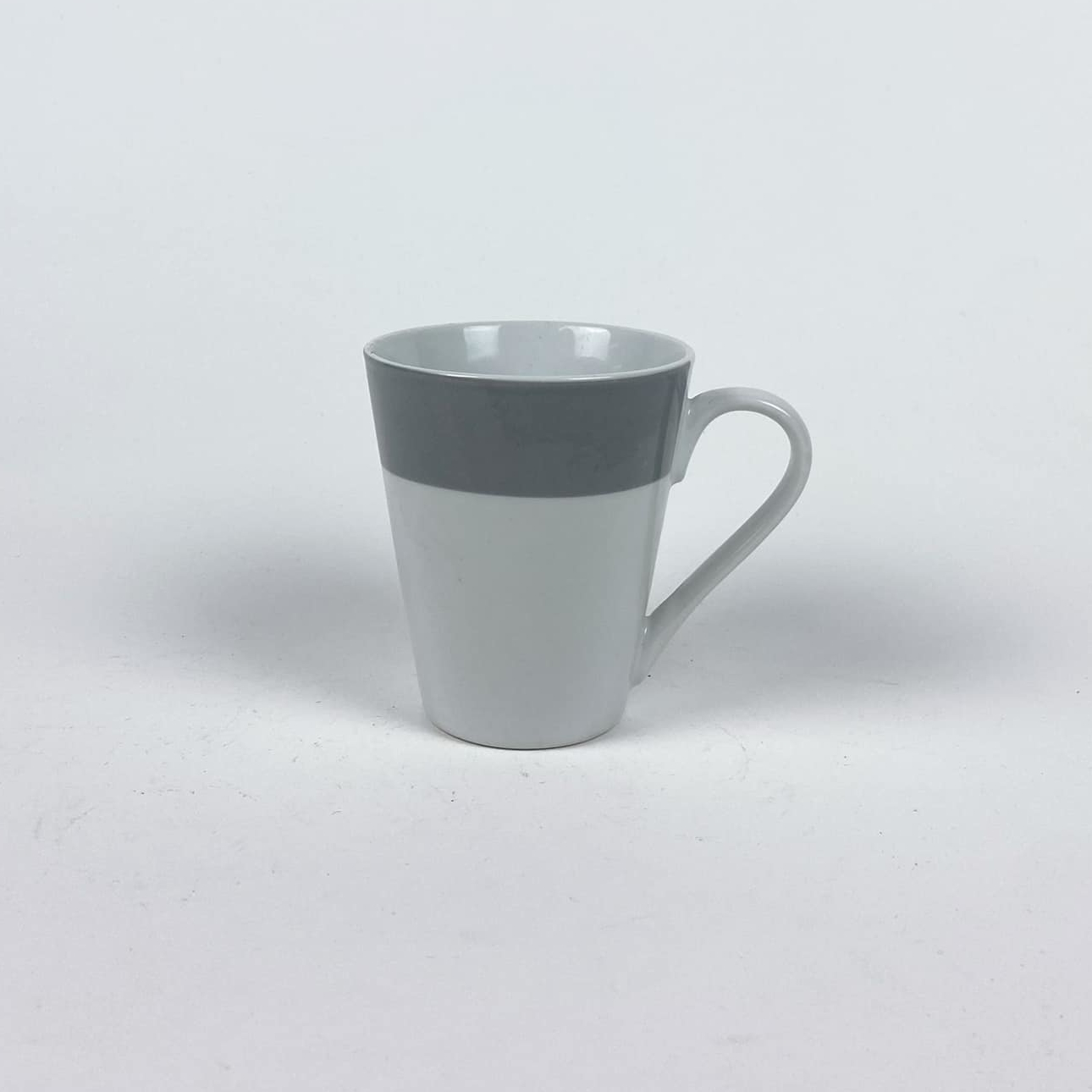 Чашка висока біла з сірою смугою TE-124