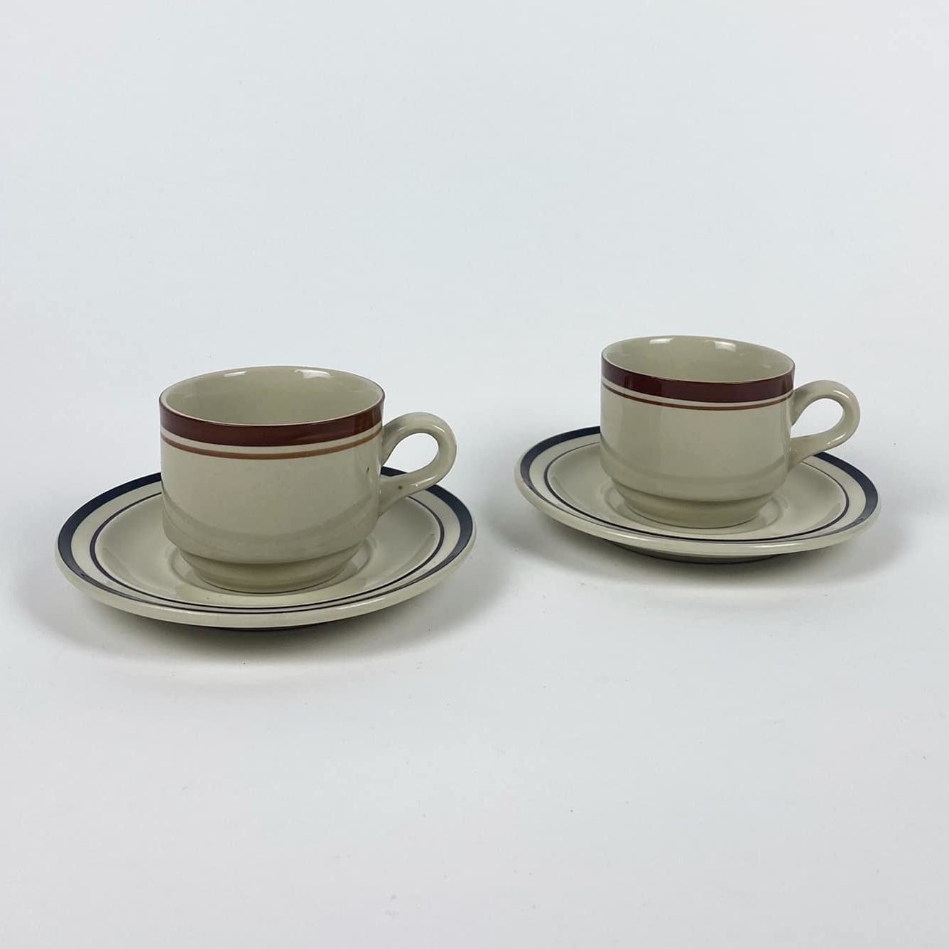 Чашка з блюдцем беж коричневі/чорні смуги TE-155