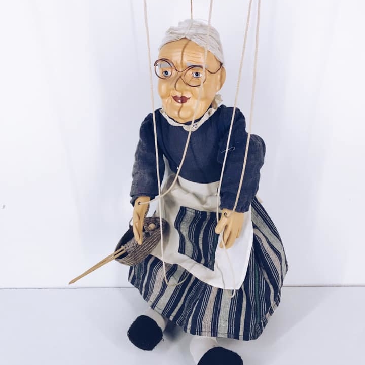 Лялька-маріонетка Старенька з в'язанням вінтаж