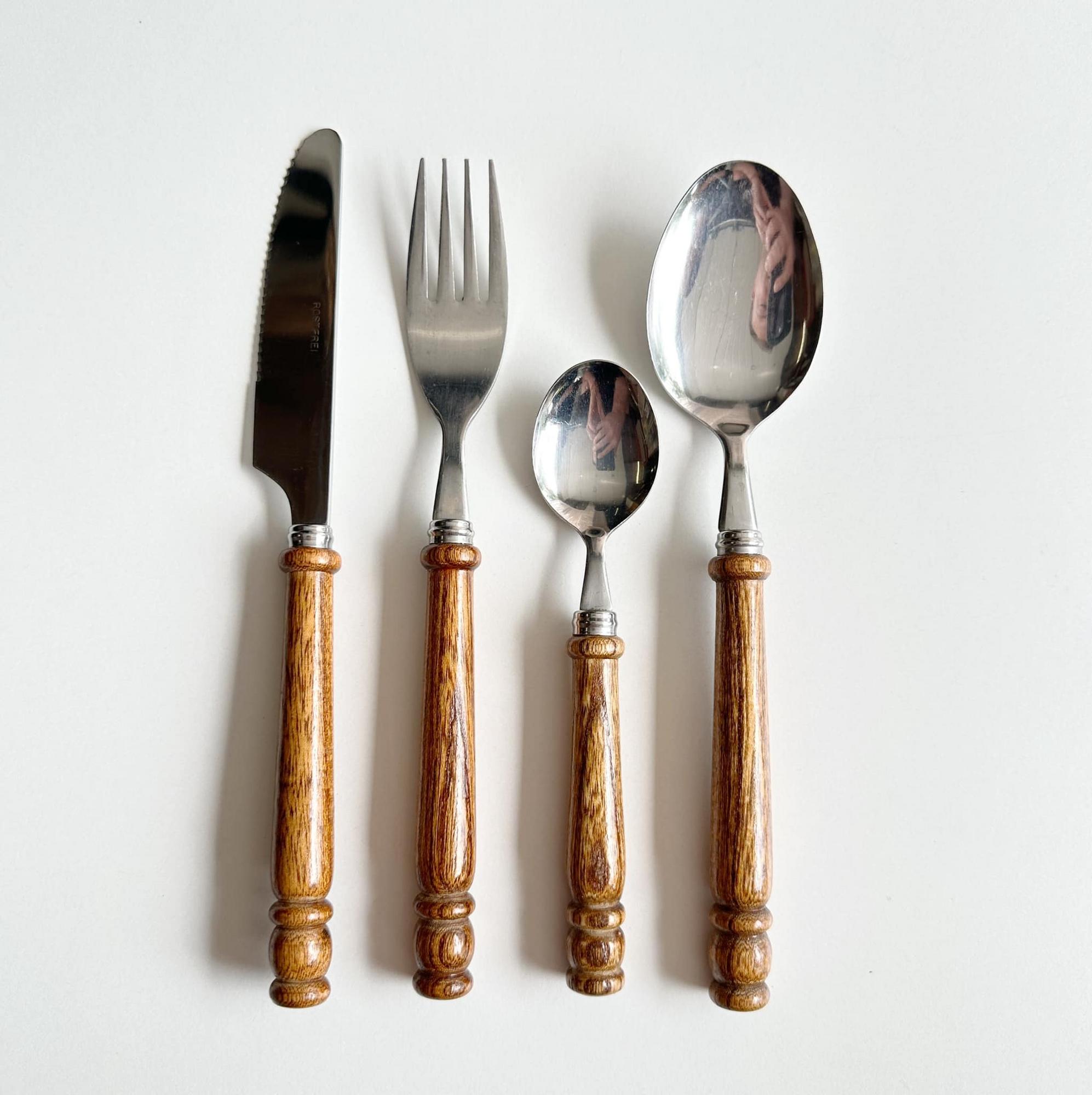 Столові прибори з дерев'яною ручкою KL-027