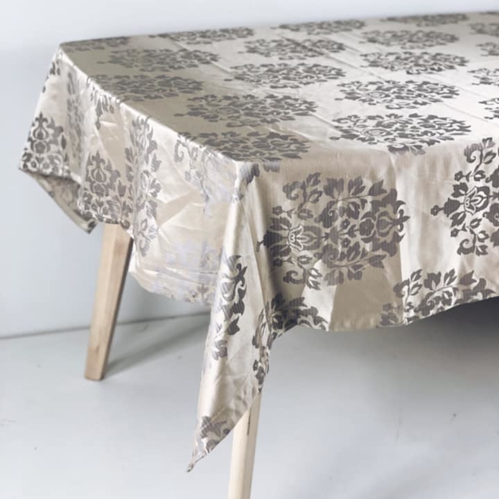 Скатертина беж атлас Арабеска жакард TT-159