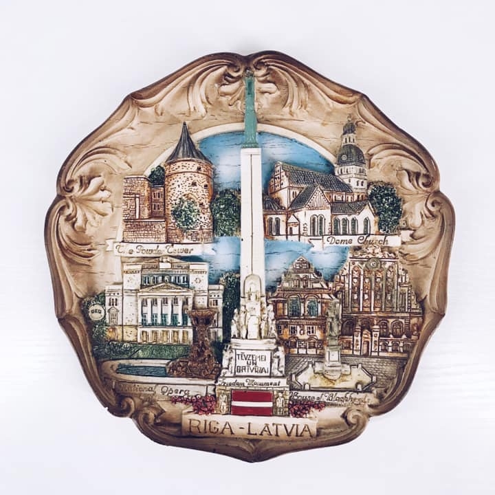 Тарілка декоративна настінна релєфна Riga