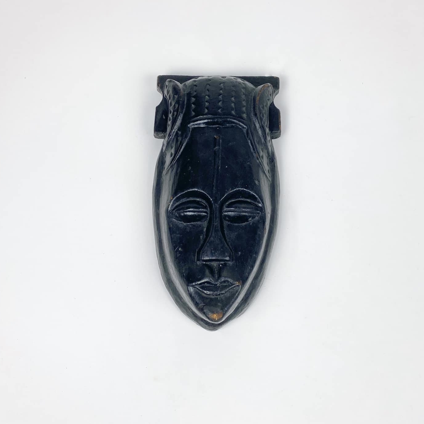 Маска африканська чорна дерево різблення вінтаж WD-082