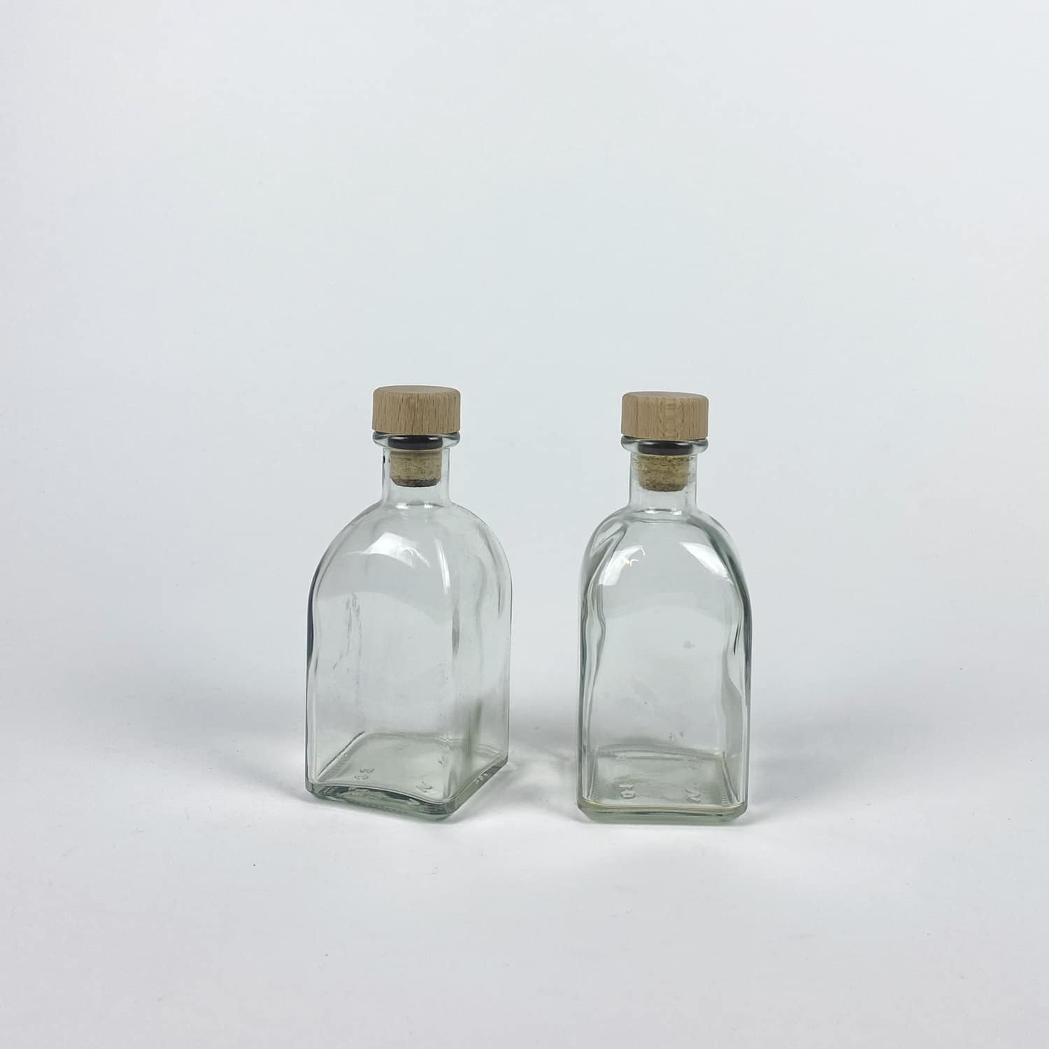 Пляшка чотиригранна прозоре скло дерев'яний корок KF-077