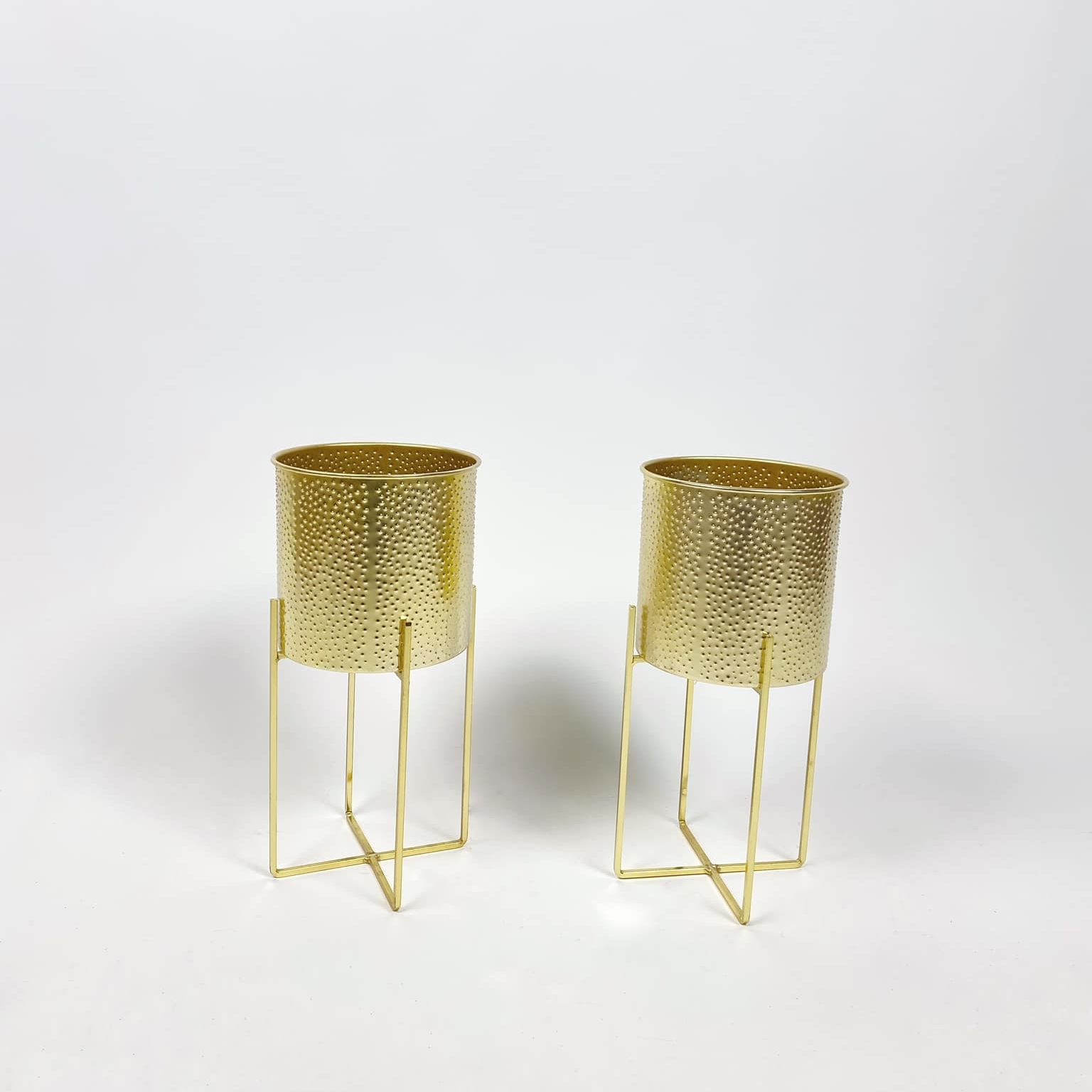 Кашпо на підставці метал золото рельєф